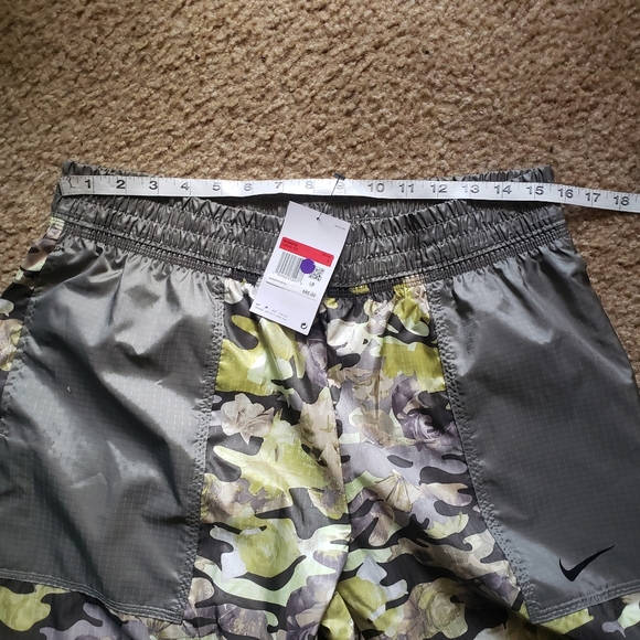 NWT Nike Green Camo Woven Jogging Suit Size L - Picture 10 of 12